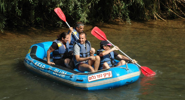 שטים ומדגימים עבודת צוות. מאיר בן צור על המשוט