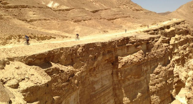 מהצפון הירוק ועד לנופים המדהימים של המדבר. קרוס ישראל בשטח