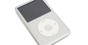 שמעתם? אפל ניצחה במשפט! צילום ה-iPod - מ-BigStock