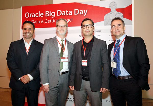 מימין: דריו וייזר, מנהל תחום Big Data באורקל לאזור EMEA; שרון עוזיאל, מנהל פיתוח עסקי בכיר באורקל בתחומי ה-Big Data והסייבר; ג'ף ריצ'מונד, מומחה לארכיטקטורת XLOB אנטרפרייז באורקל לאזור EMEA; ואבנר מימון, מנהל פיתוח עסקי בכיר באורקל ישראל