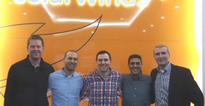 מימין: דרק סוויני, סגן נשיא לאזור EMEA ב-SolarWinds; ליאור לוי, מנכ"ל ומייסד פרולוג'יק; פרנק לינץ', מנהל ערוצים אזורי ב-SolarWinds; גלעד ברון, מנהל פעילות SolarWinds בפרולוג'יק; ולורקן ברהני, מנהל מכירות אזורי ב-SolarWinds