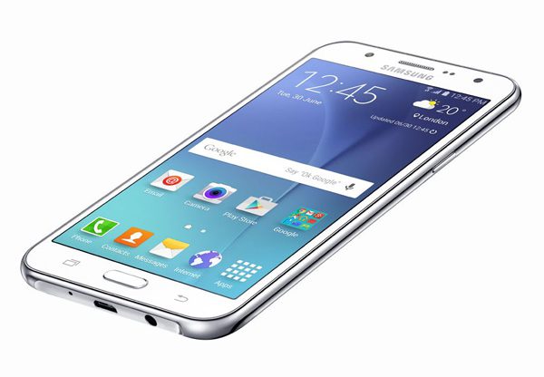 Galaxy J7 של סמסונג. כי חזרה לשורשים זה השחור החדש