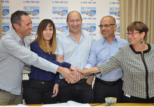 מימין לשמאל: עינת רום, איציק בנבנישתי, אבי ניסנקורן, קרן אופק, יקי חלוצי. צילום: יהודה שגב, דוברות ההסתדרות