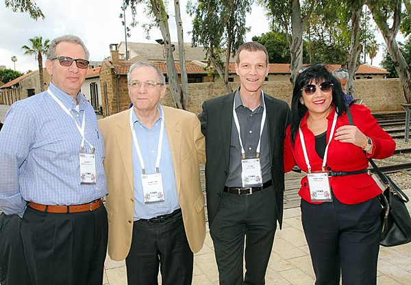 מימין: ד"ר אסתר לוצאטו, מנהלת שותפה בקבוצת לוצאטו; רו"ח שחר זיו, שותף מנהל ב-BDO זיו האפט; ד"ר כפיר לוצאטו, נשיא קבוצת לוצאטו; וחיים כהן, לשעבר מנכ"ל דן אנד ברדסטריט