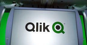 הכרזה על רכישה בכנס של Qlik. צילום: פלי הנמר