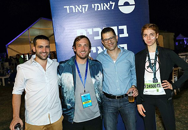 מימין: השחקנית מאיה ורטהיימר; אוהד מימון, סמנכ"ל פיתוח עסקי ואסטרטגיה בלאומי קארד; אסף זמיר, סגן ראש עיריית תל אביב-יפו; ושאול זוארץ, ממייסדי Smartag. צילום: רפי דלויה