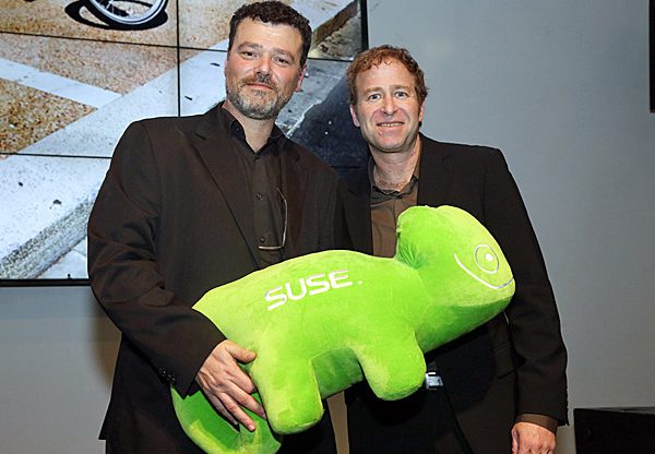 מימין: אמיר פלד מ-SUSE ודורון אופק, מנהל SUSE ישראל. צילום: ניב קנטור