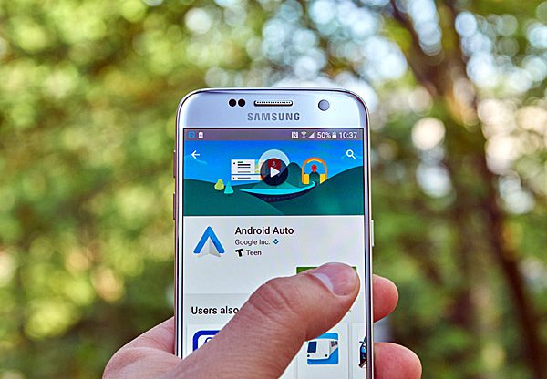 נסיעה טובה. Android Auto. צילום: דנזין, BigStock