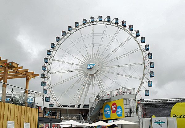 הגלגל הענק בתערוכת Cebit. צילום: עופר גור אריה