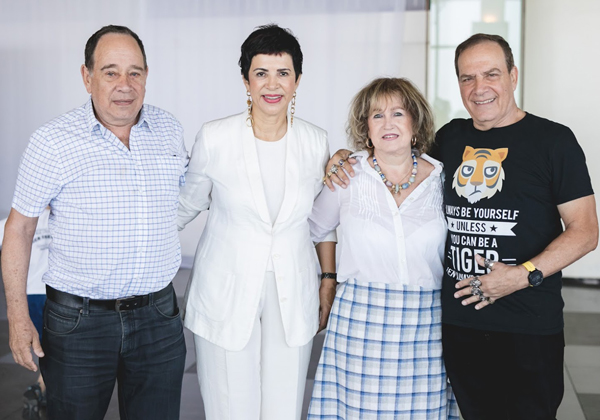 הנמר והקוסמת עם ברוך גינדין, המייסד והמנכ"ל לשעבר של גרטנר ישראל, וכיום מוביל קבוצת ההיי-טק של מועדון ההשקעות "מועדון ה-100", ואשתו