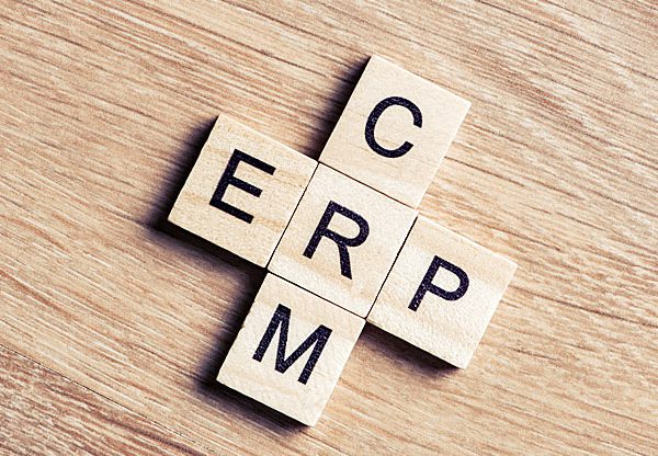 ERP ו-CRM - הילכו שניים יחדיו? צריכים ללכת. צילום: BigStock