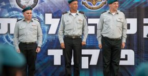 מימין: תת-אלוף רמי מלאכי, מפקד לוט''ם היוצא, אלוף ליאור כרמלי, ראש אגף התקשוב וההגנה בסייבר, תת-אלוף עומר דגן, מפקד לוט''ם הנכנס. צילום: דובר צה"ל