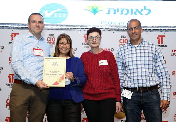 אנשי לאומית שירותי בריאות. מימין: דוד משען, מנהל תחום פיתוח דיגיטל; אינה פאיניצקי, מתכנתת; איילה ורבלי, ראשת צוות פיתוח תשתיות רופאים; ויזהר לאופר, מנהל מחלקת חדשנות ובריאות דיגיטלית. צילום: ניב קנטור