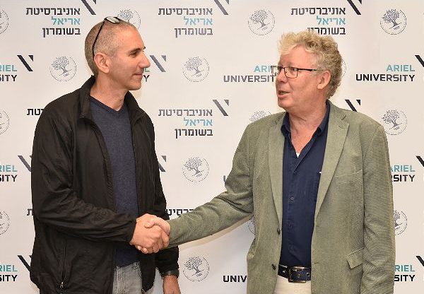 מימין: עו"ד יורם שי, מנכ"ל אוניברסיטת אריאל, ואורן גדות, מנכ"ל Incubit. צילום: אוניברסיטת אריאל