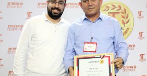 מימין: מיקי אילוז, מנמ"ר עיריית עכו, ועמיאל לוזון, מנהל הרשת של העירייה. צילום: ניב קנטור