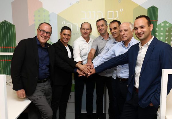 הבכירים באירוע חנוכת מרכז הפיתוח החדש של סייבראארק בבאר שבע. צילום: דיאגו מיטלברג