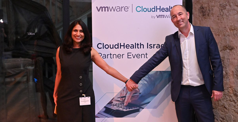 מימין: יואב וילדר, מנהל פעילות CloudHealth ישראל; פורנימה פאדמאנאבהאן, סגנית נשיא VMware ומנכ"לית פתרונות ניהול הענן של החברה.