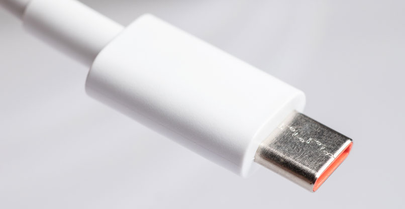 כבל USB Type-c.