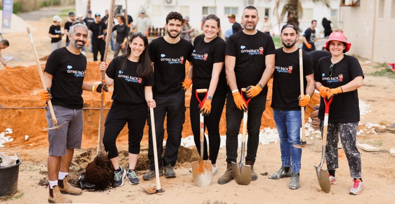 עובדי סיילספורס מתנדבים למען הקהילה.